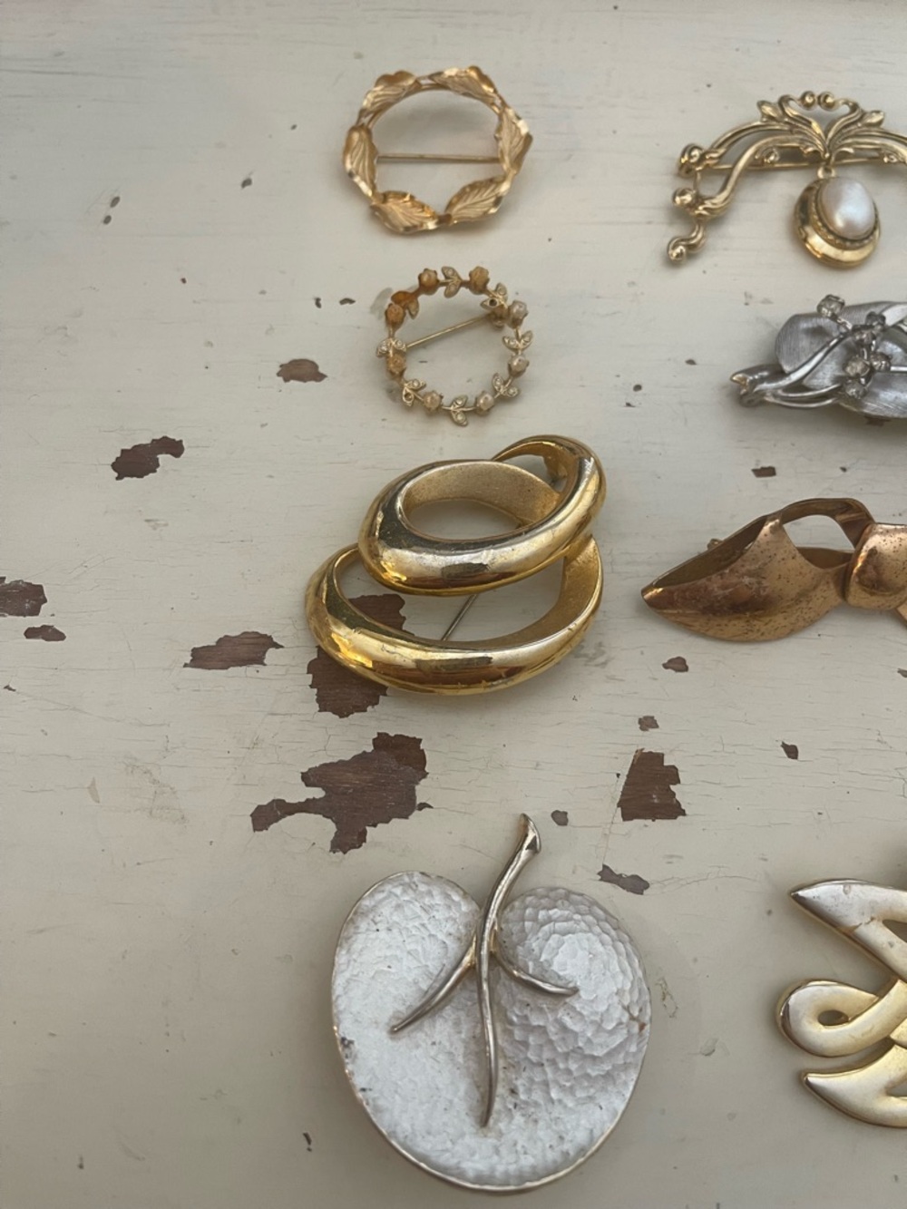 16 Vintage brooches HAVE WEAR AND TEAR (pls note overall value over 400$) - Picture 4 of 16